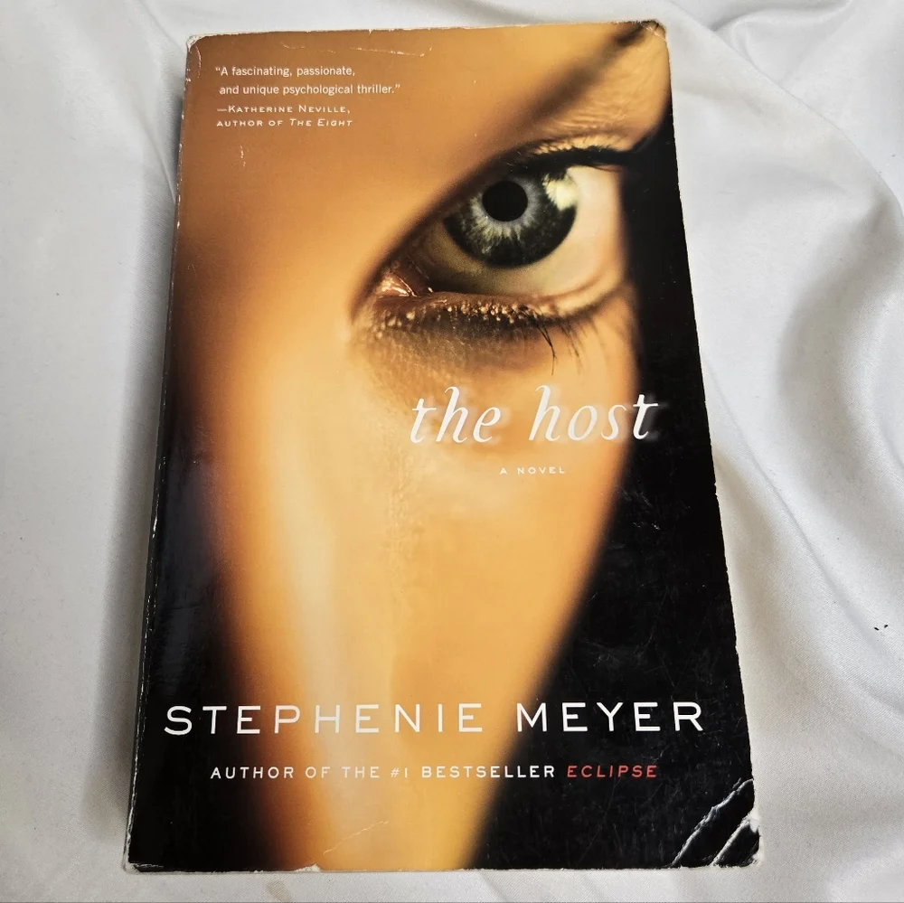 The Hunger Games The Host and Matched young‎ adult paperback book lot